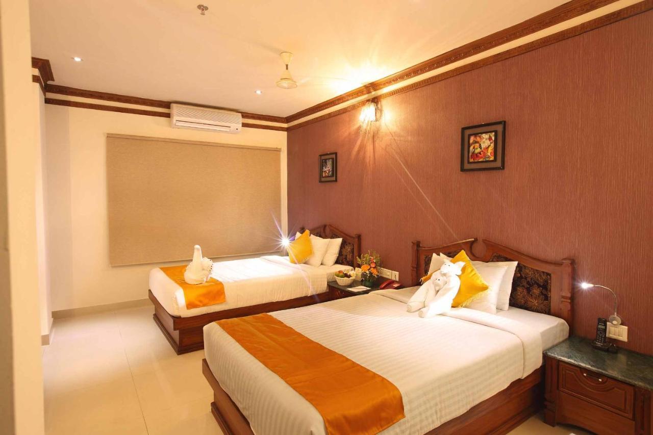 Ambalakkara Regency Hotel Kottārakara Exterior foto